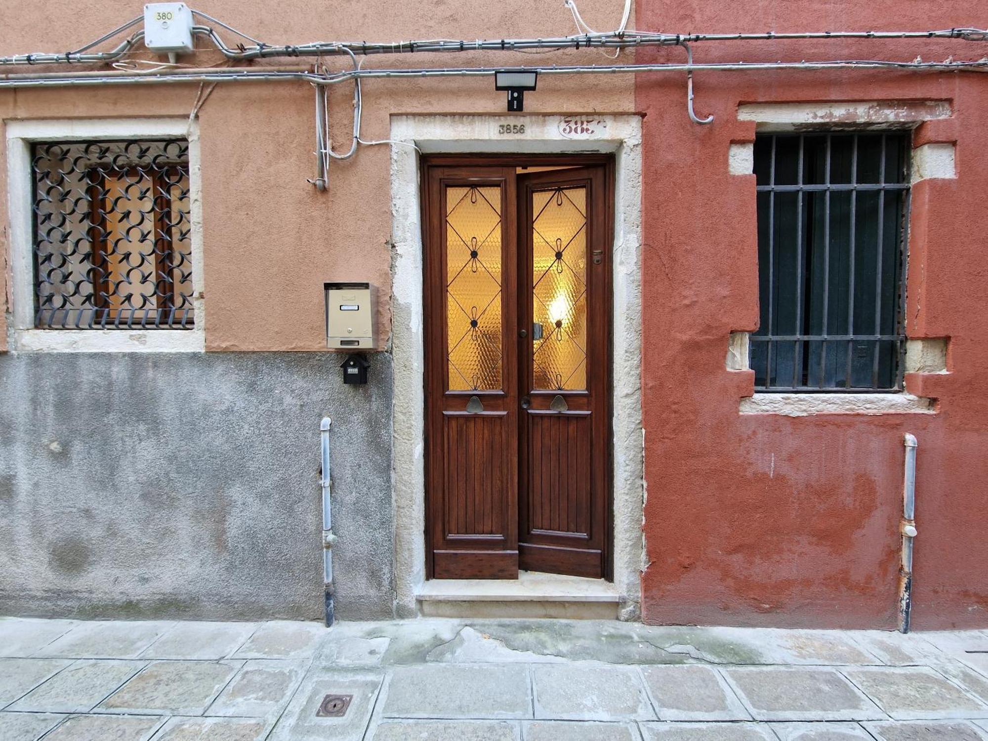 Veneziacentopercento La Forcola Apartment, Next To Rialto Bridge Zewnętrze zdjęcie